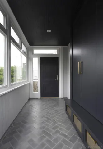 a view of empty room with window