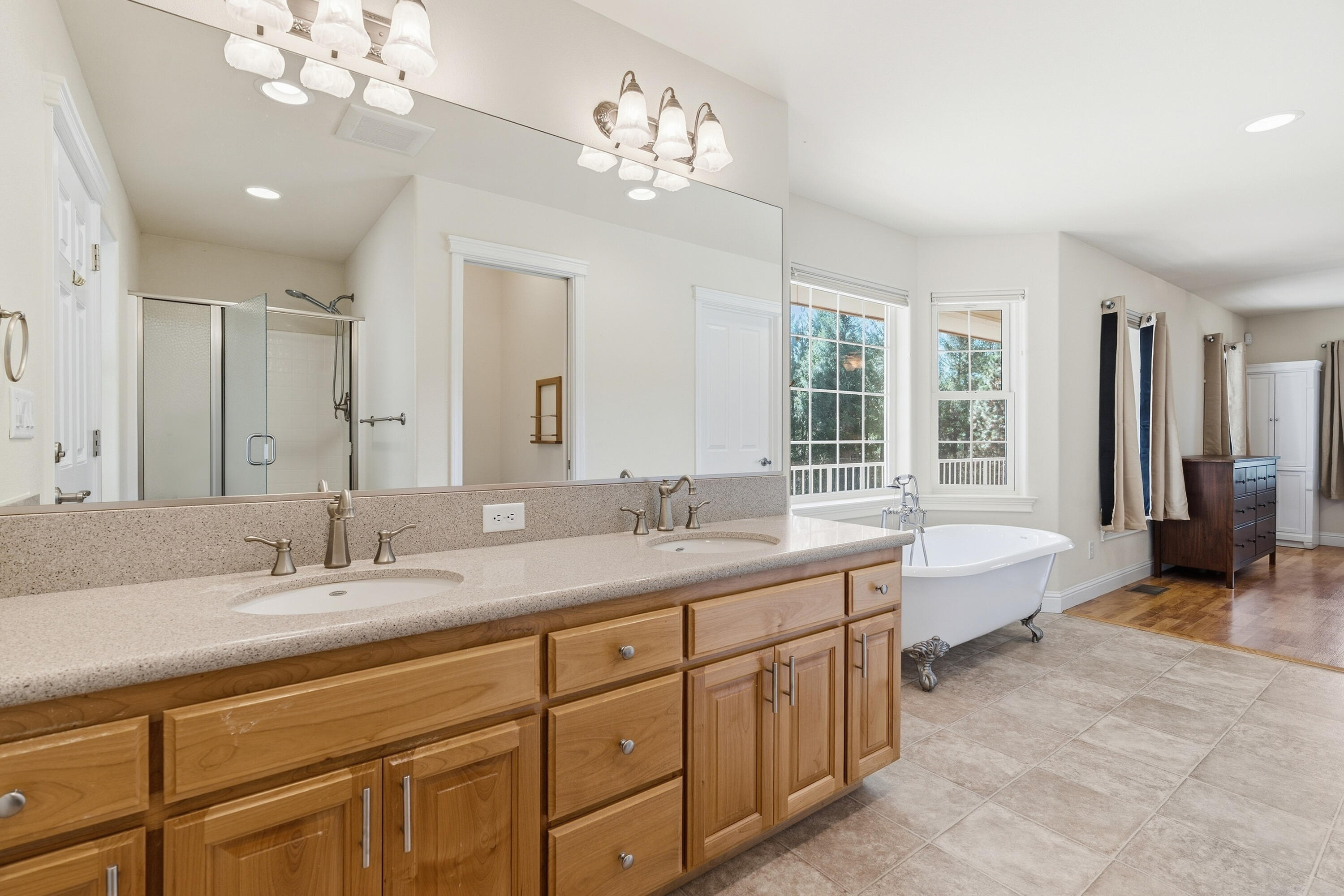 2995 Goose Ranch Road Lewiston, CA 96052 - Photo 27 of 60 Downstairs Primary Suite