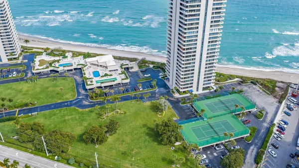 $1,195,000 | 5510 North Ocean Drive, Unit 11B, Singer Island, FL 33404