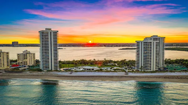 $1,195,000 | 5510 North Ocean Drive, Unit 11B, Singer Island, FL 33404