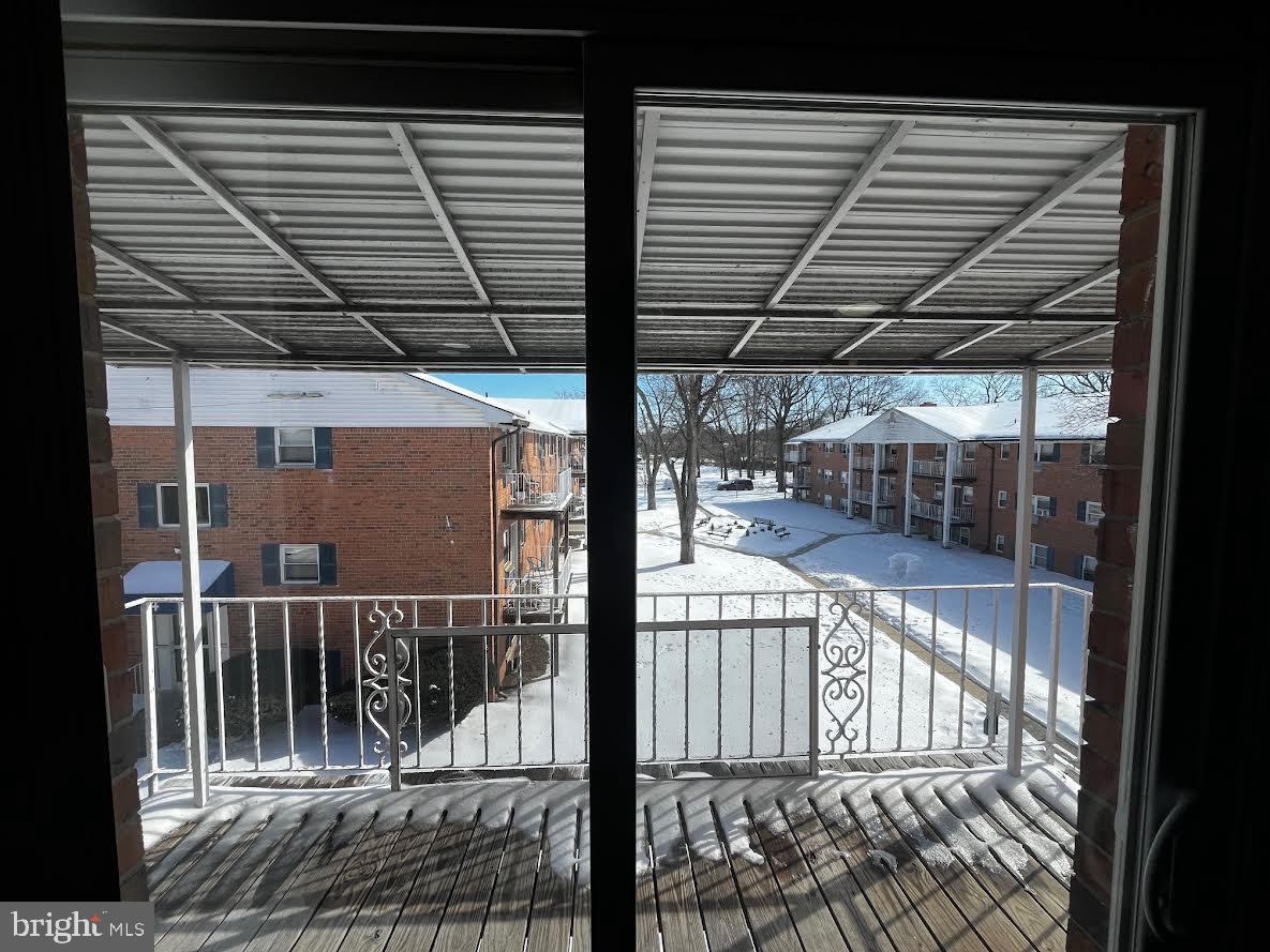 91 Oak Street, Unit C38 Clementon, NJ 08021 - Photo 4 of 14 Balcony