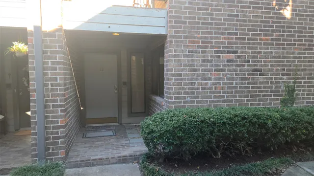 $2,150 | 1114 Augusta Drive, Unit 12, Houston, TX 77057