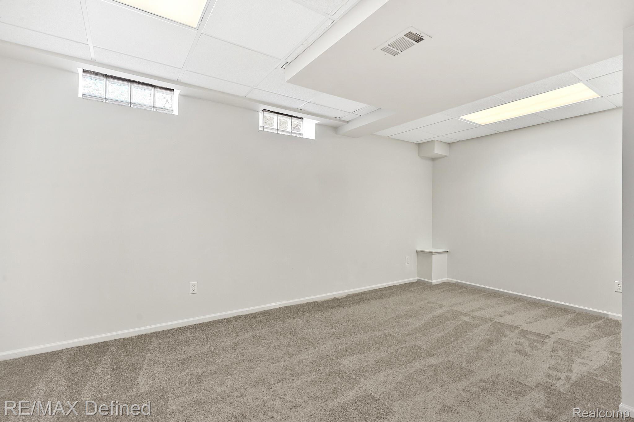 4851 Rambling Drive Troy, MI 48098 - Photo 36 of 43 37.jpg