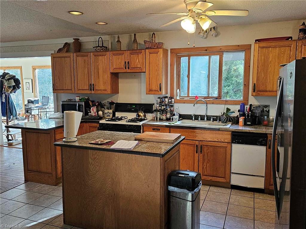420 Beau Rivage Drive Crumpler, NC 28617 - Photo 11 of 29 Kitchen