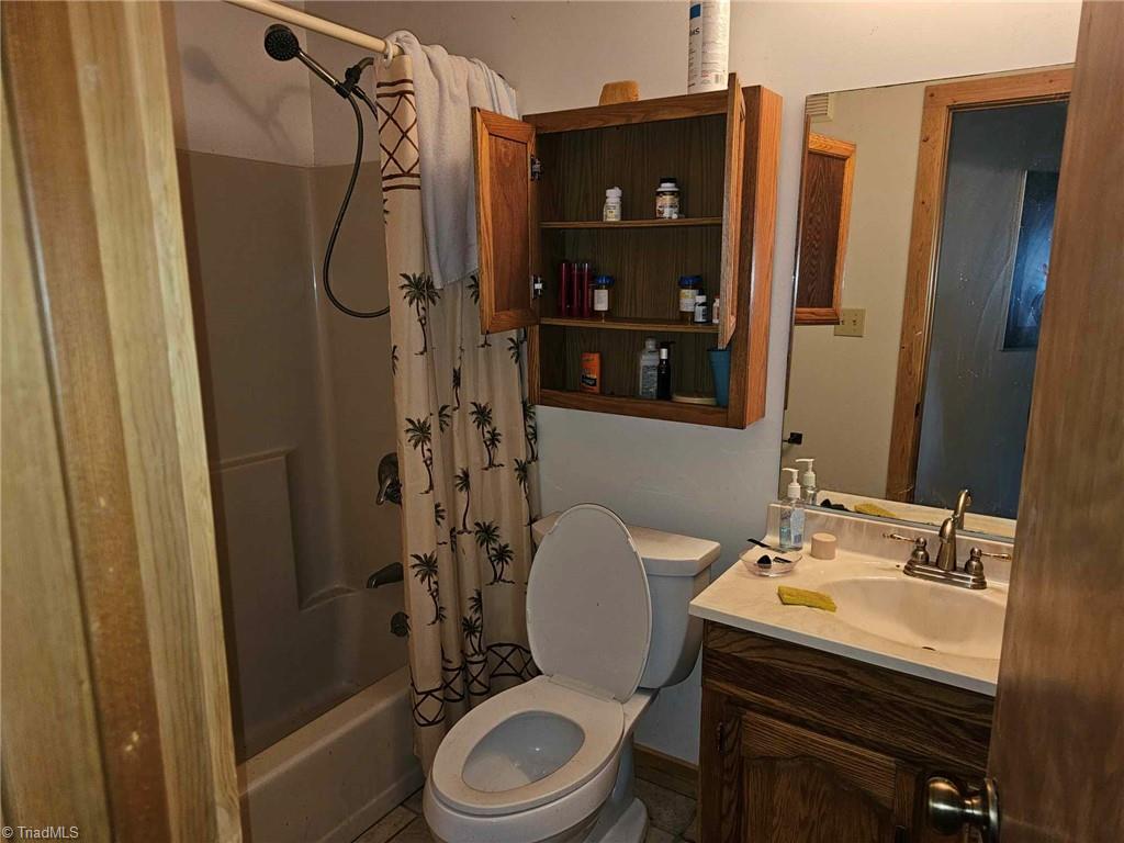 420 Beau Rivage Drive Crumpler, NC 28617 - Photo 22 of 29 lower bath