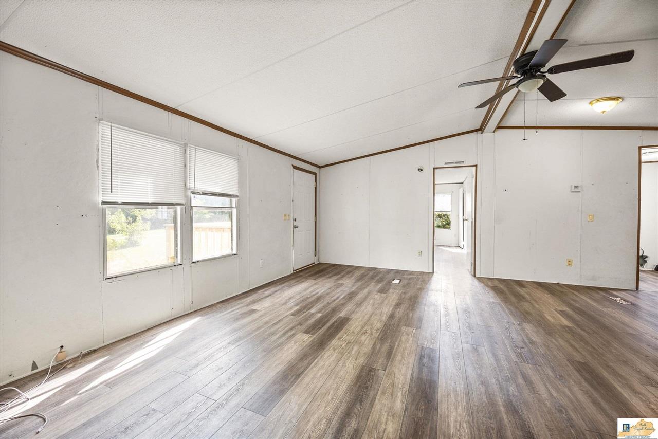856 South Gassaway Road Glasgow, KY 42141 - Photo 6 of 57 Gallery Image 6