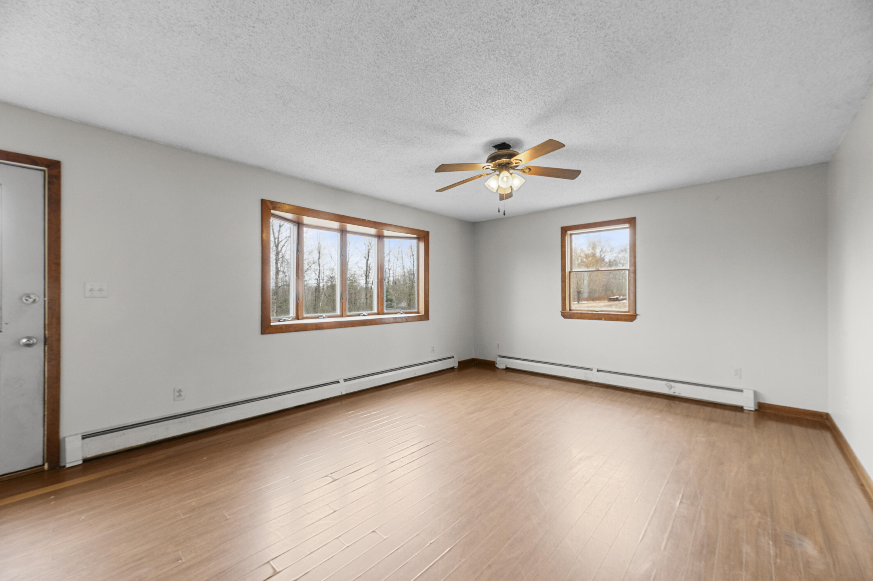 87 Pond Road Burnham, ME 04922 - Photo 3 of 33 Livingroom