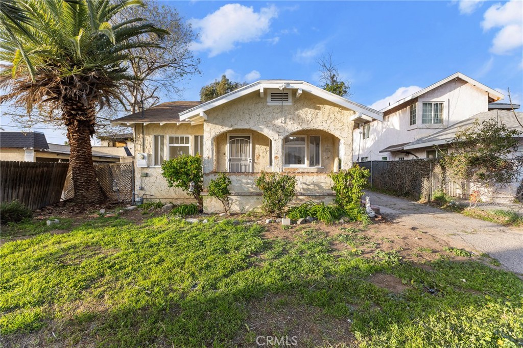 230 East Wilson Street Rialto, CA 92376 - Photo 2 of 33