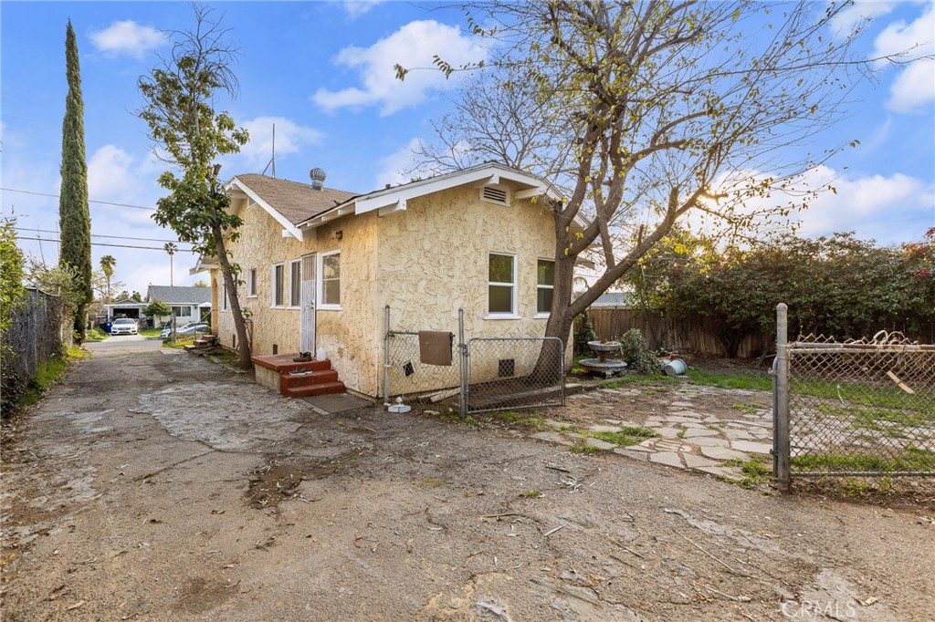 230 East Wilson Street Rialto, CA 92376 - Photo 26 of 33