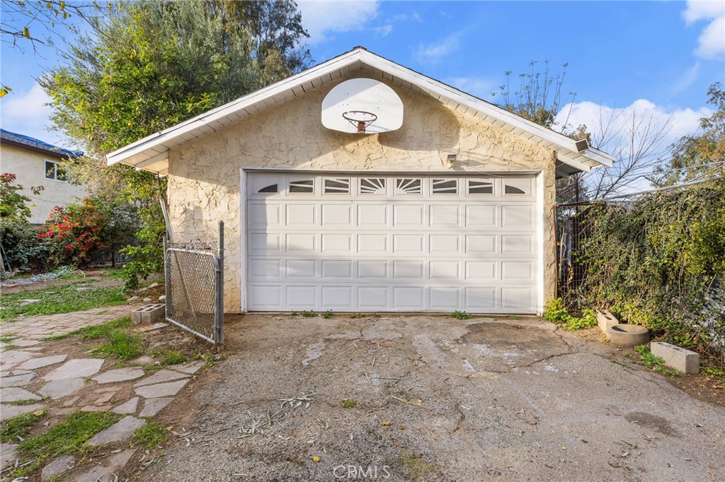 230 East Wilson Street Rialto, CA 92376 - Photo 3 of 33