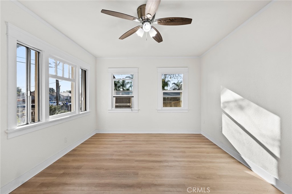230 East Wilson Street Rialto, CA 92376 - Photo 6 of 33 Living Room