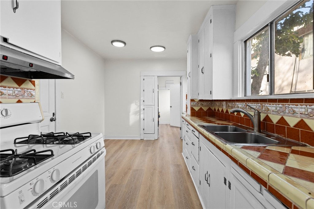 230 East Wilson Street Rialto, CA 92376 - Photo 8 of 33