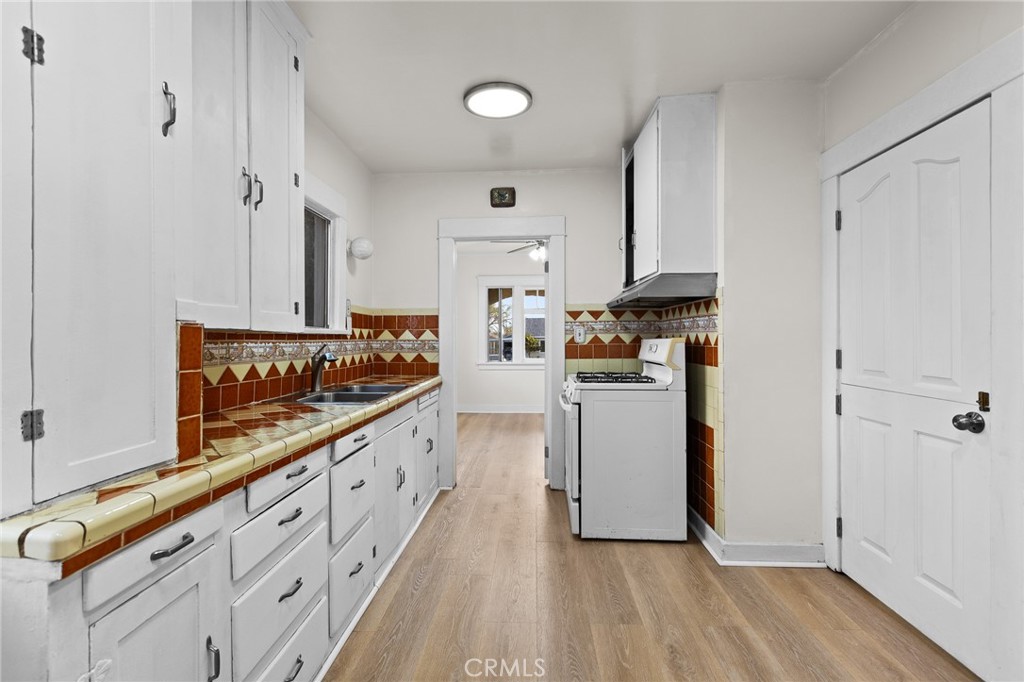 230 East Wilson Street Rialto, CA 92376 - Photo 9 of 33