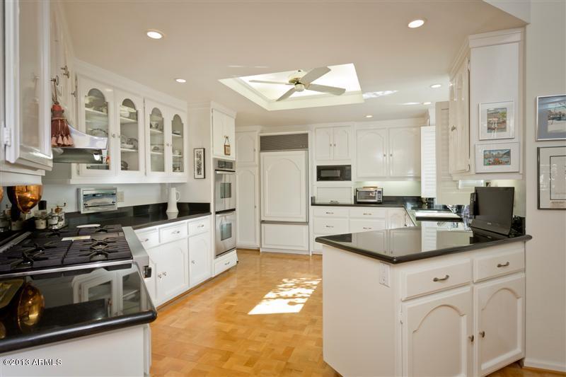 4444 East Camelback Road, Unit 23 Phoenix, AZ 85018 - Photo 8 of 29 7 Kitchen