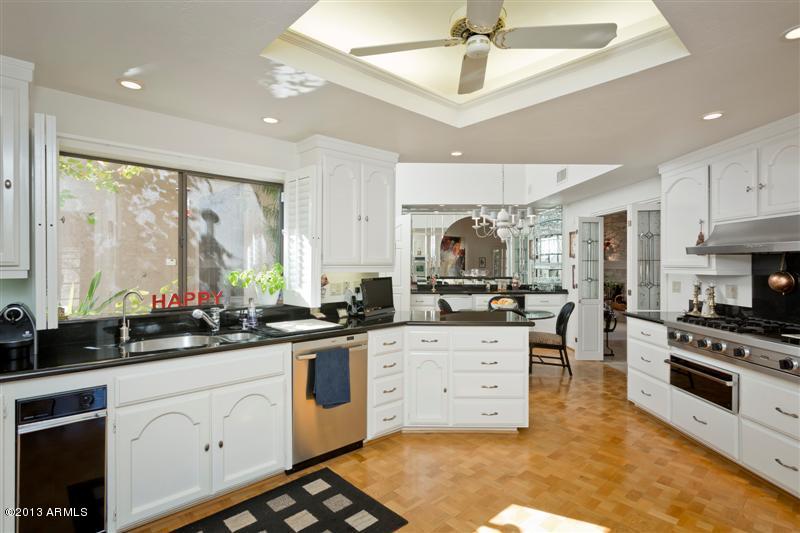4444 East Camelback Road, Unit 23 Phoenix, AZ 85018 - Photo 9 of 29 8 Kitchen