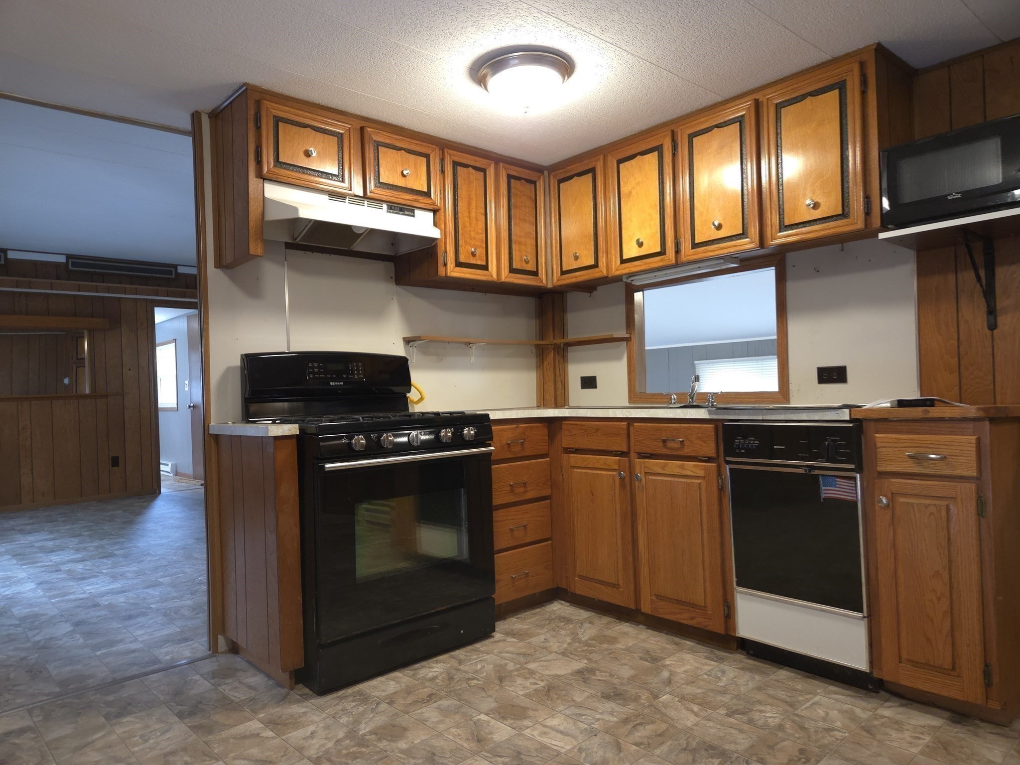 26 Elmshade Way Springfield, MA 01119 - Photo 6 of 17 Gallery Image 6