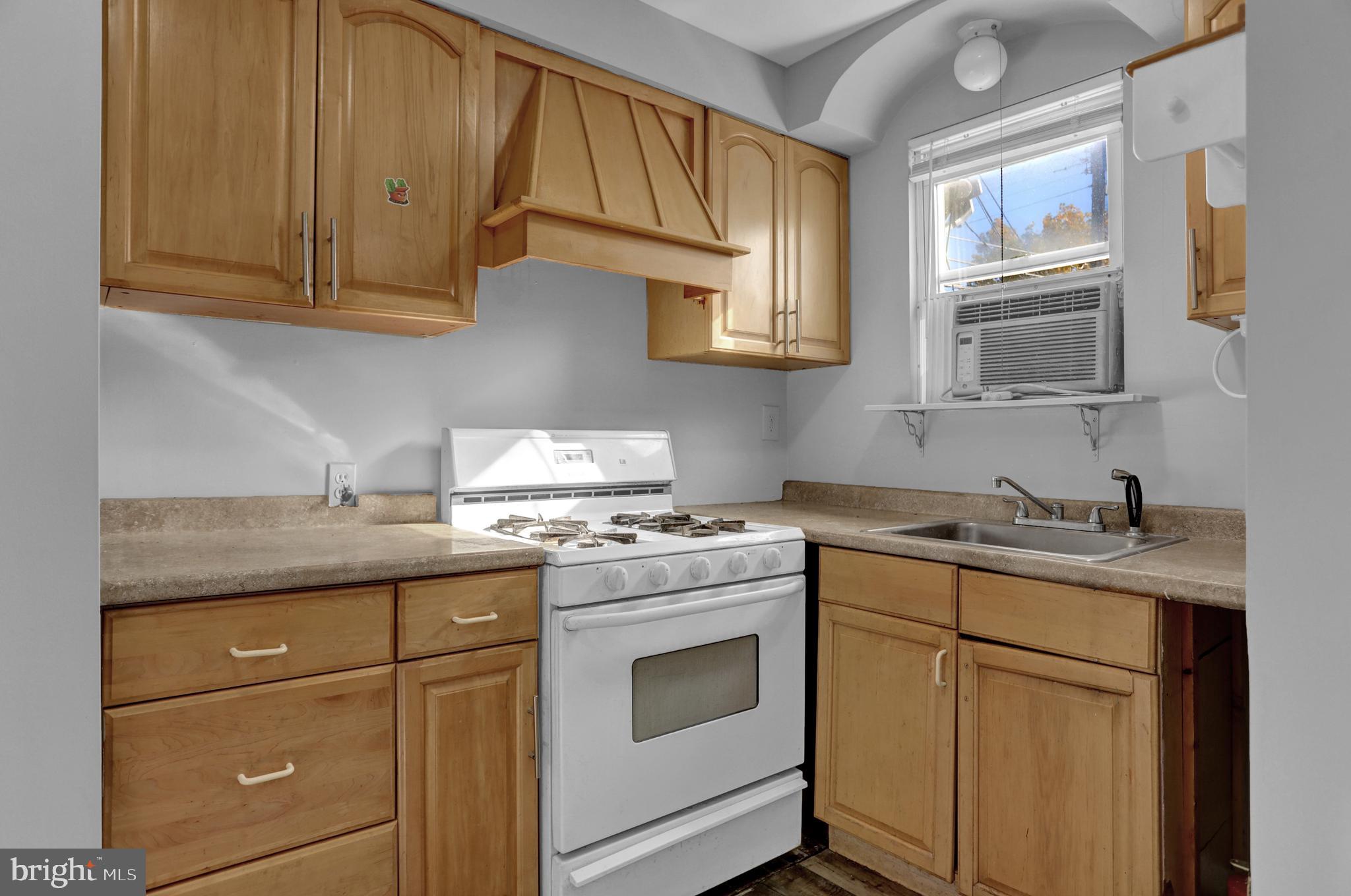 6855 Dunbar Road Dundalk, MD 21222 - Photo 3 of 28 1st floor kitchen