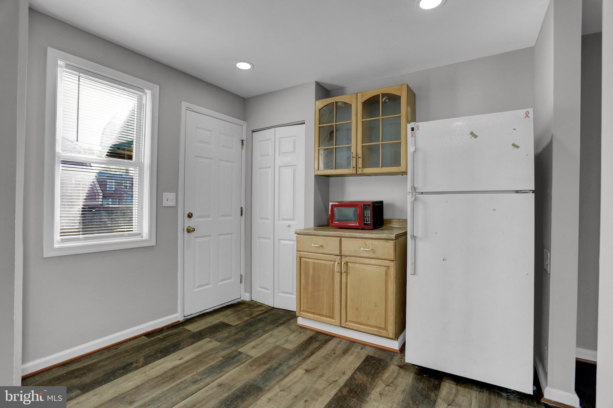 6855 Dunbar Road Dundalk, MD 21222 - Photo 4 of 28 1st floor kitchen