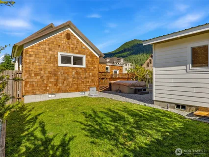 $585,000 | 115 5th Street North, Skykomish, WA 98288