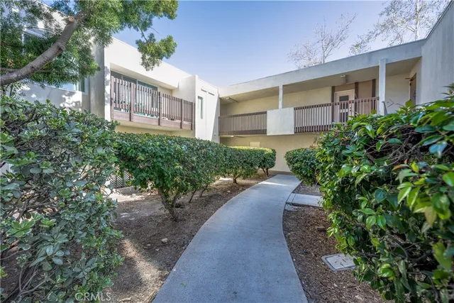 $375,000 | 23515 Lyons Avenue, Unit 178, Valencia, CA 91355