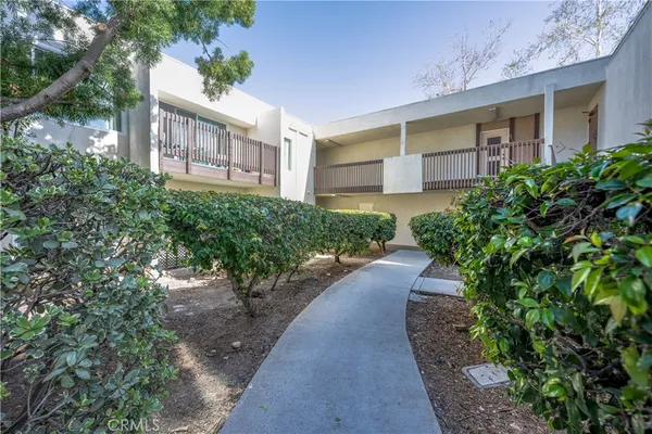 $375,000 | 23515 Lyons Avenue, Unit 178, Valencia, CA 91355