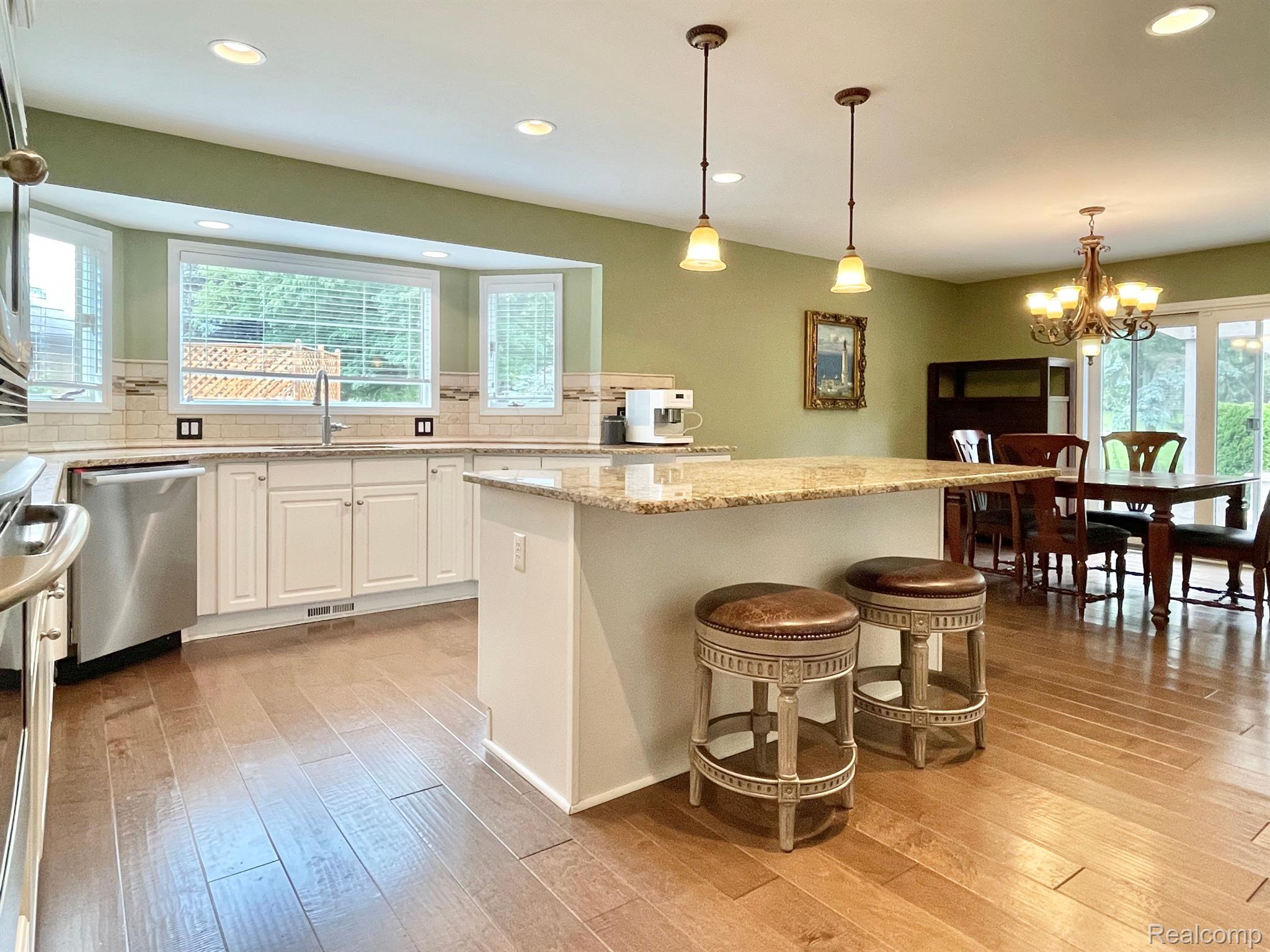 883 Snowmass Drive Rochester, MI 48309 - Photo 12 of 44 Spacious kitchen