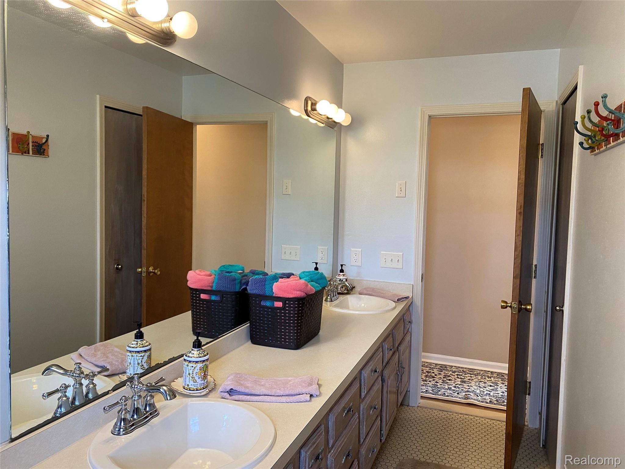 270 South Kern Road Fowlerville, MI 48836 - Photo 31 of 55 Dual Sinks, Ceramic Tile!