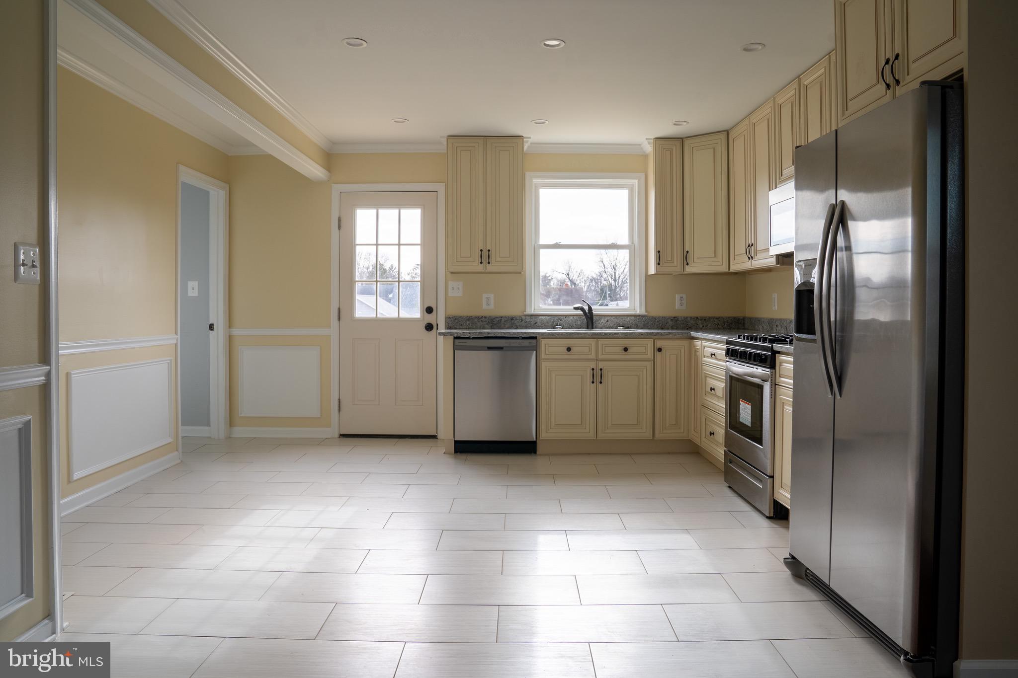 305 Stillwater Road Baltimore, MD 21221 - Photo 13 of 35