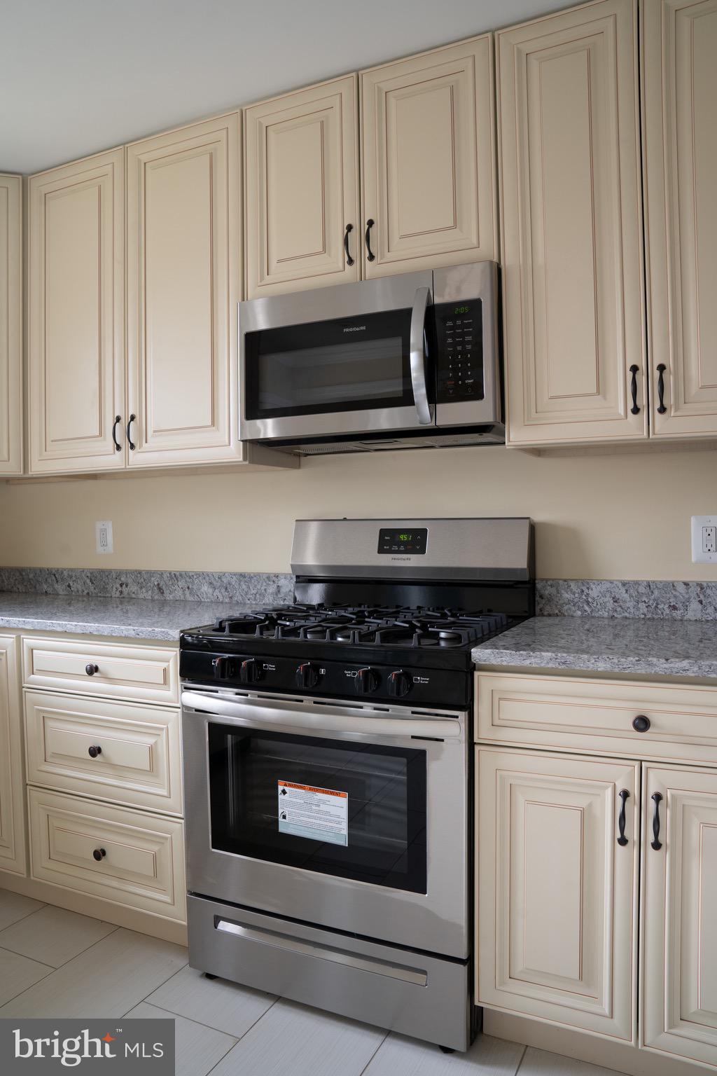 305 Stillwater Road Baltimore, MD 21221 - Photo 14 of 35