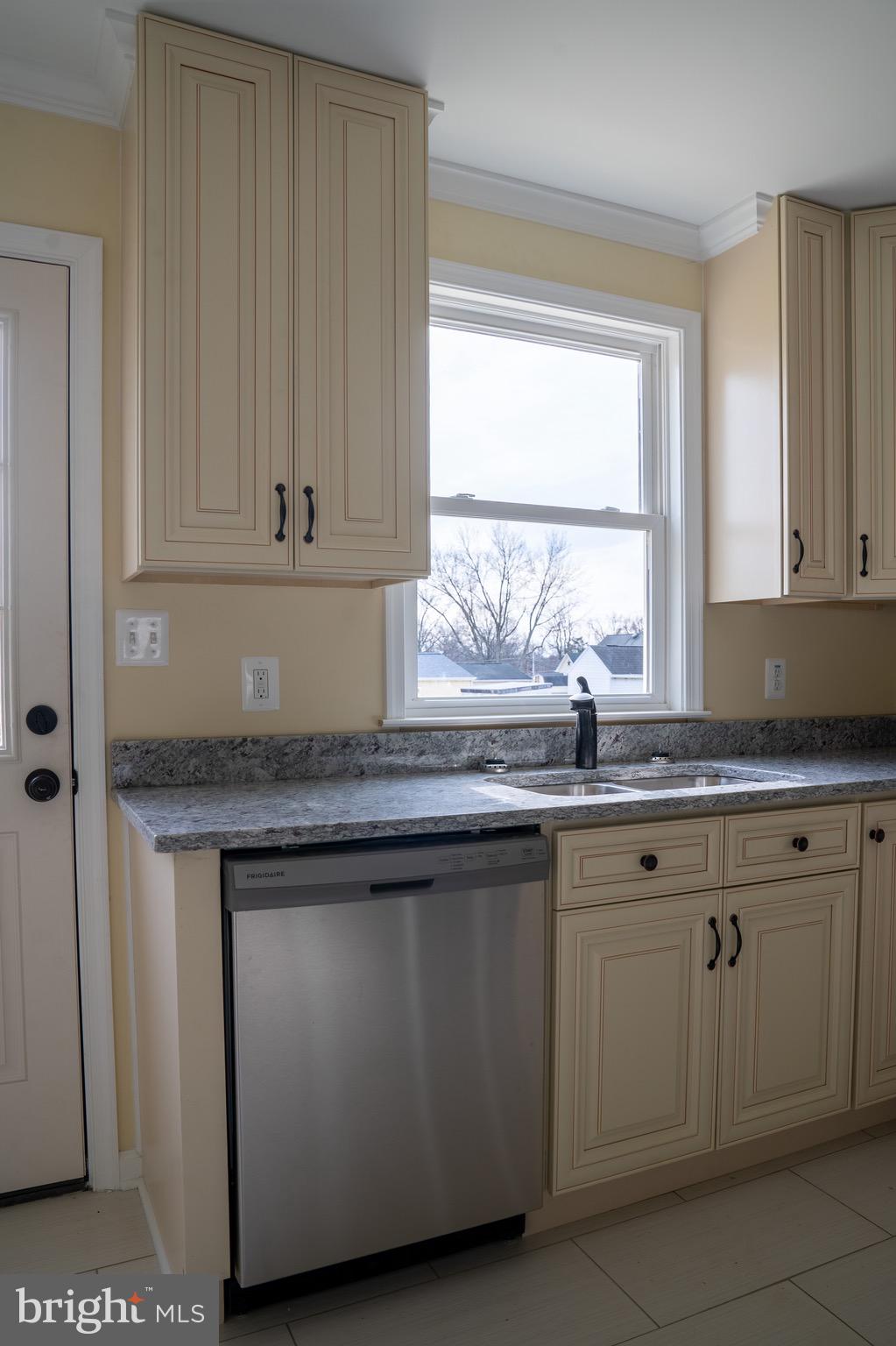 305 Stillwater Road Baltimore, MD 21221 - Photo 16 of 35