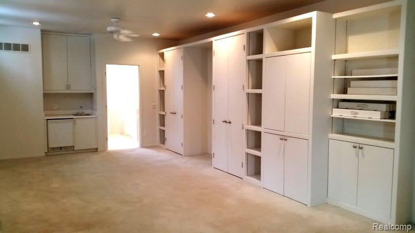 1159 East Maple Road Birmingham, MI 48009 - Photo 21 of 46 20160216_125454 (Small).jpg