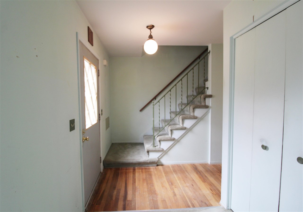 331 Holland Road Flushing, MI 48433 - Photo 3 of 31 50068747-2.JPG