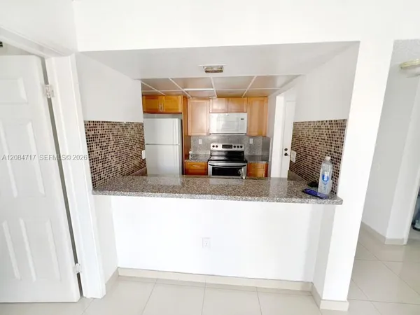 $1,700 | 6995 Northwest 186th Street, Unit E211, Hialeah, FL 33015