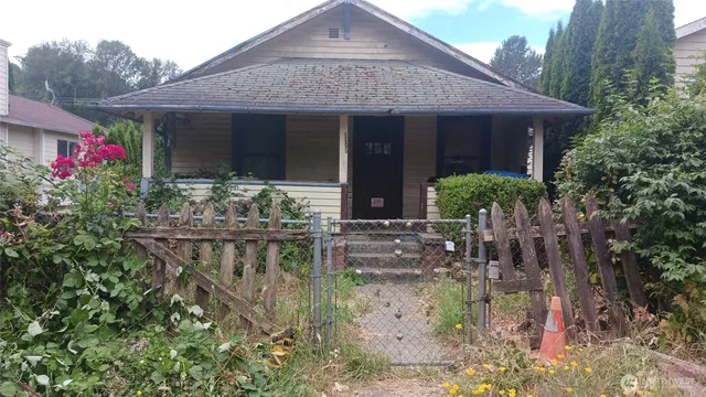 $575,000 | 5605 25th Avenue Southwest, Seattle, WA 98106