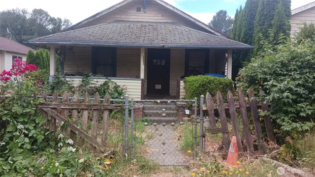 $575,000 | 5605 25th Avenue Southwest, Seattle, WA 98106