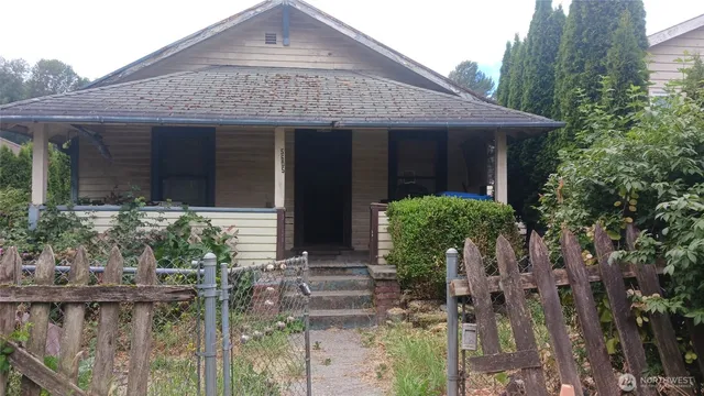 $575,000 | 5605 25th Avenue Southwest, Seattle, WA 98106