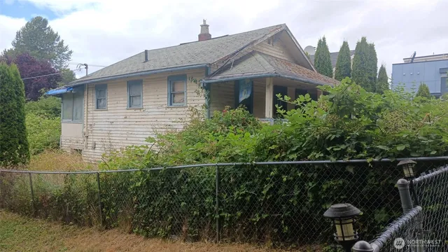 $575,000 | 5605 25th Avenue Southwest, Seattle, WA 98106