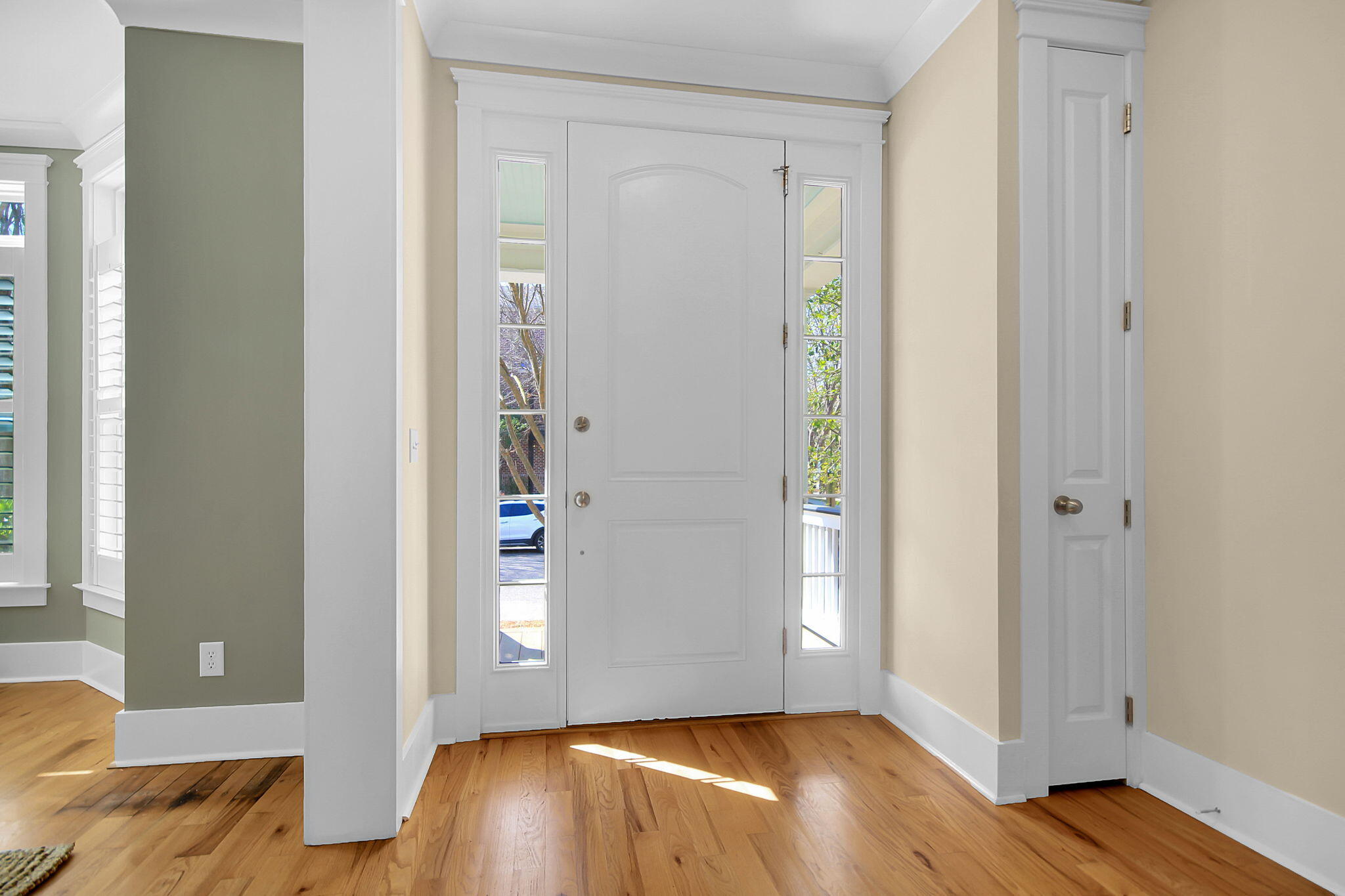 1311 Appling Drive Mount Pleasant, SC 29464 - Photo 11 of 62 Foyer