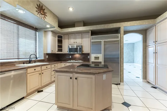 $5,000 | 4545 West Agate Avenue, Las Vegas, NV 89139