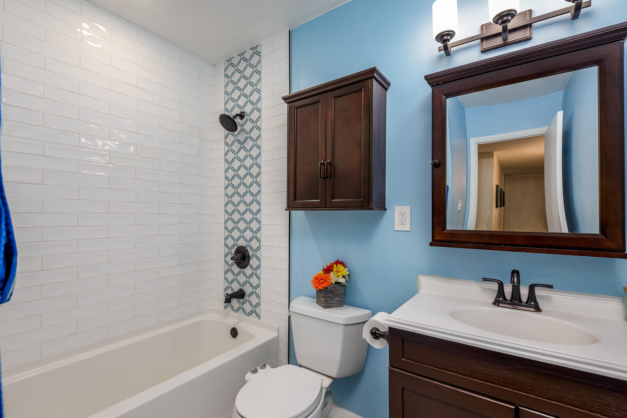 1312 West Elna Rae Street Tempe, AZ 85281 - Photo 21 of 31 ElnaRae-Hallway bath 1