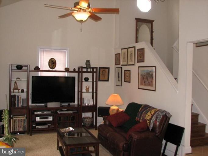 3207 Cofer Road Falls Church, VA 22042 - Photo 6 of 22 Family Room