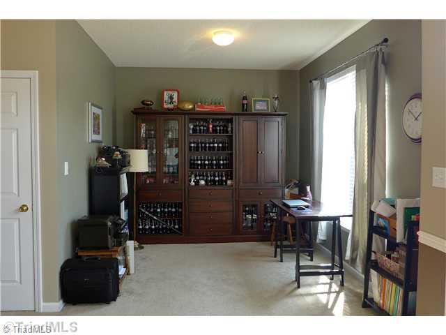 4716 Ridgefall Road Greensboro, NC 27410 - Photo 4 of 16 Living Room.