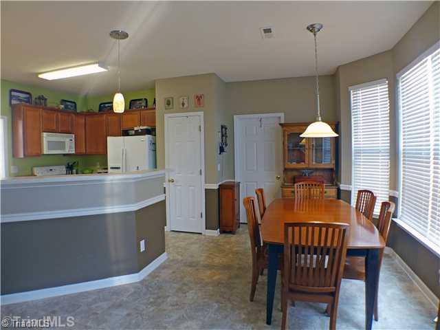 4716 Ridgefall Road Greensboro, NC 27410 - Photo 7 of 16 Breakfast.
