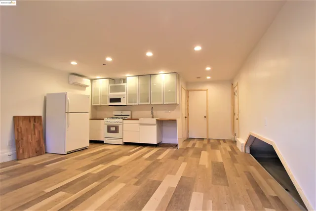 $1,975 | 7909 Winthrope Street, Oakland, CA 94605