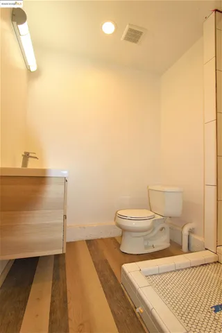 $1,975 | 7909 Winthrope Street, Oakland, CA 94605