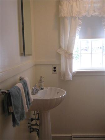130 Mossman Road Sudbury, MA 01776 - Photo 10 of 20 Gallery Image 10