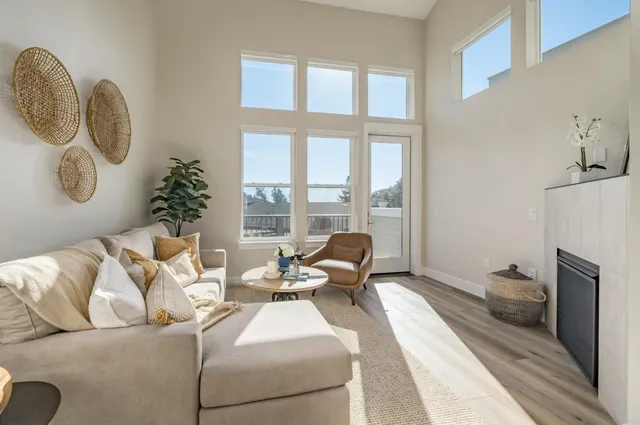 $1,299,000 | 111 Aptos Vlg Way, Unit 1, Aptos, CA 95003