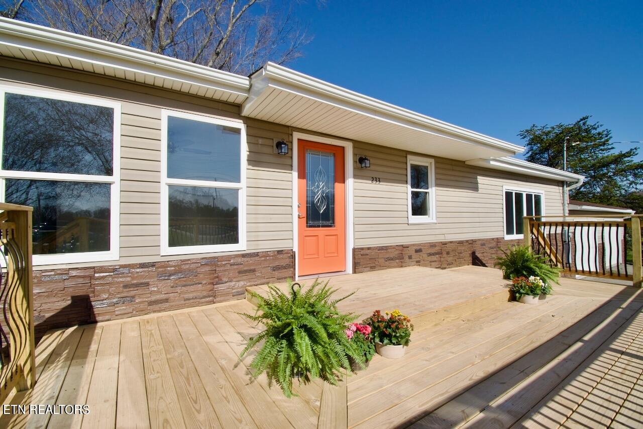 233 Doc Norton Road Maryville, TN 37804 - Photo 4 of 39 DSC_0704