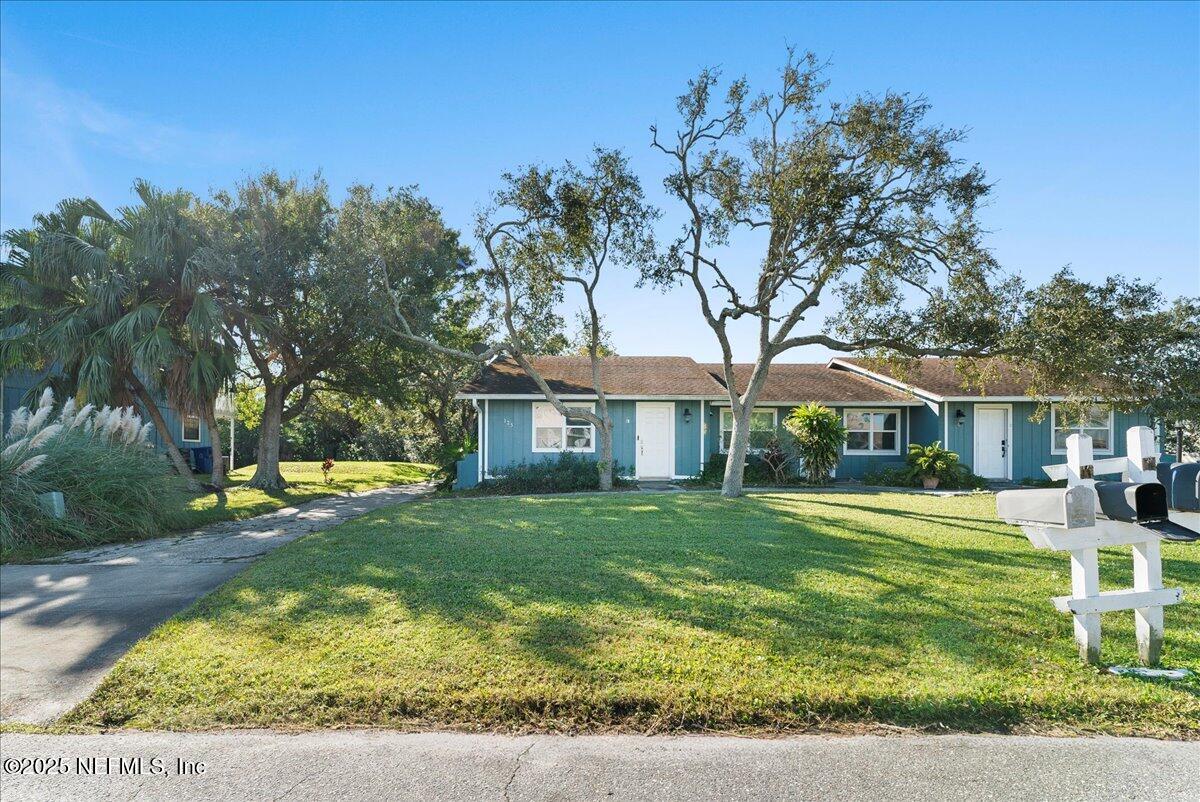 125 Rio Del Mar Street, Unit A St. Augustine, FL 32080 - Photo 19 of 30 a front view of a house with a garden