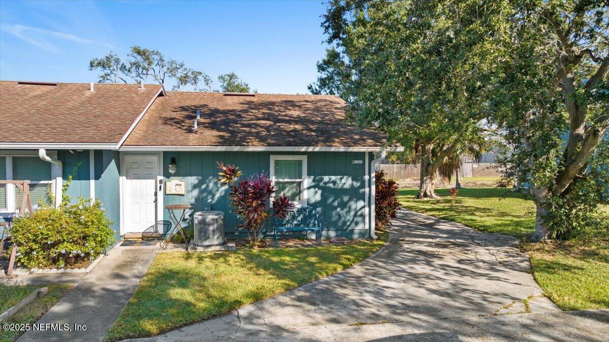 125 Rio Del Mar Street, Unit A St. Augustine, FL 32080 - Photo 23 of 30 a front view of a house with garden